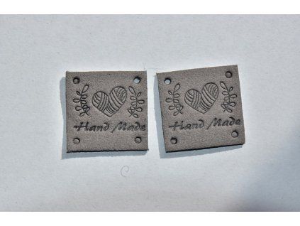 Koženkový štítek čtverec srdce Hand made 2,5x2,5cm šedý