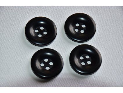Knoflík čtyřdírkový 34mm černá